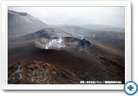 新燃岳火口を北側から撮影