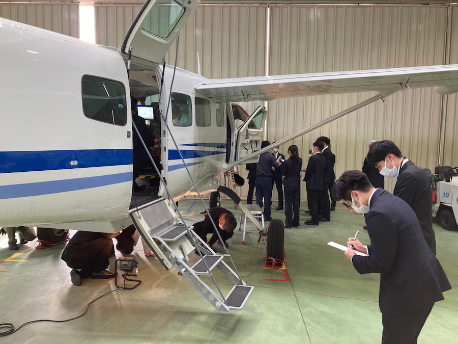 研修の1コマ(共立航空株式会社での見学)